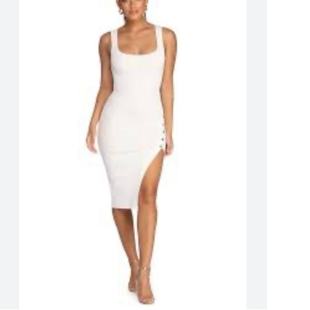 Women’s size 2XL, scoop neck gold-tone‎ button slit, body-con summer dress
￼